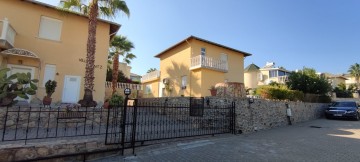 Alanya Konaklı  Mahallesinde Satılık   3+1 Villa
